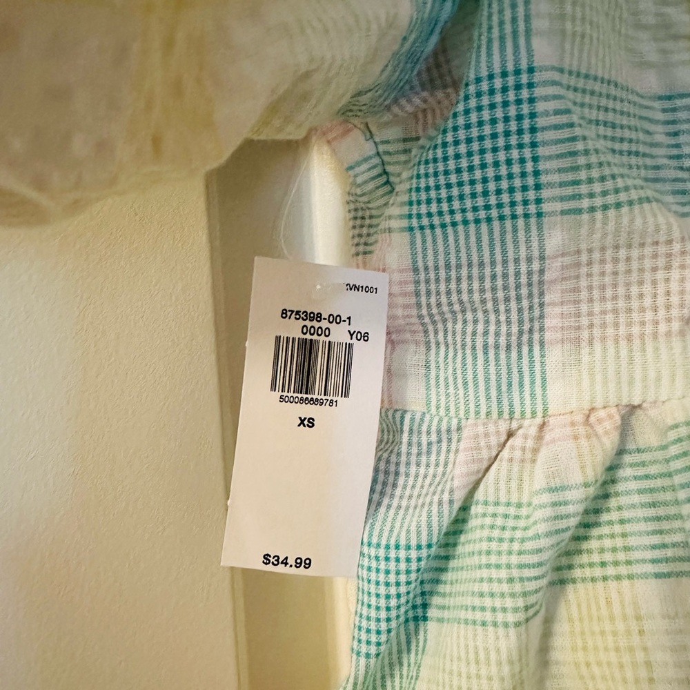 Old Navy Ruffle top - Picture 3 of 3